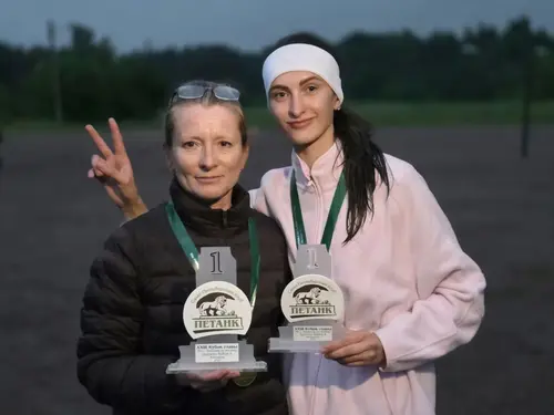 Победительницы женского турнира: Александра Акулова и Елена Мурашова